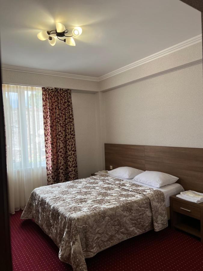 Hôtel Assir à Soukhoumi Extérieur photo