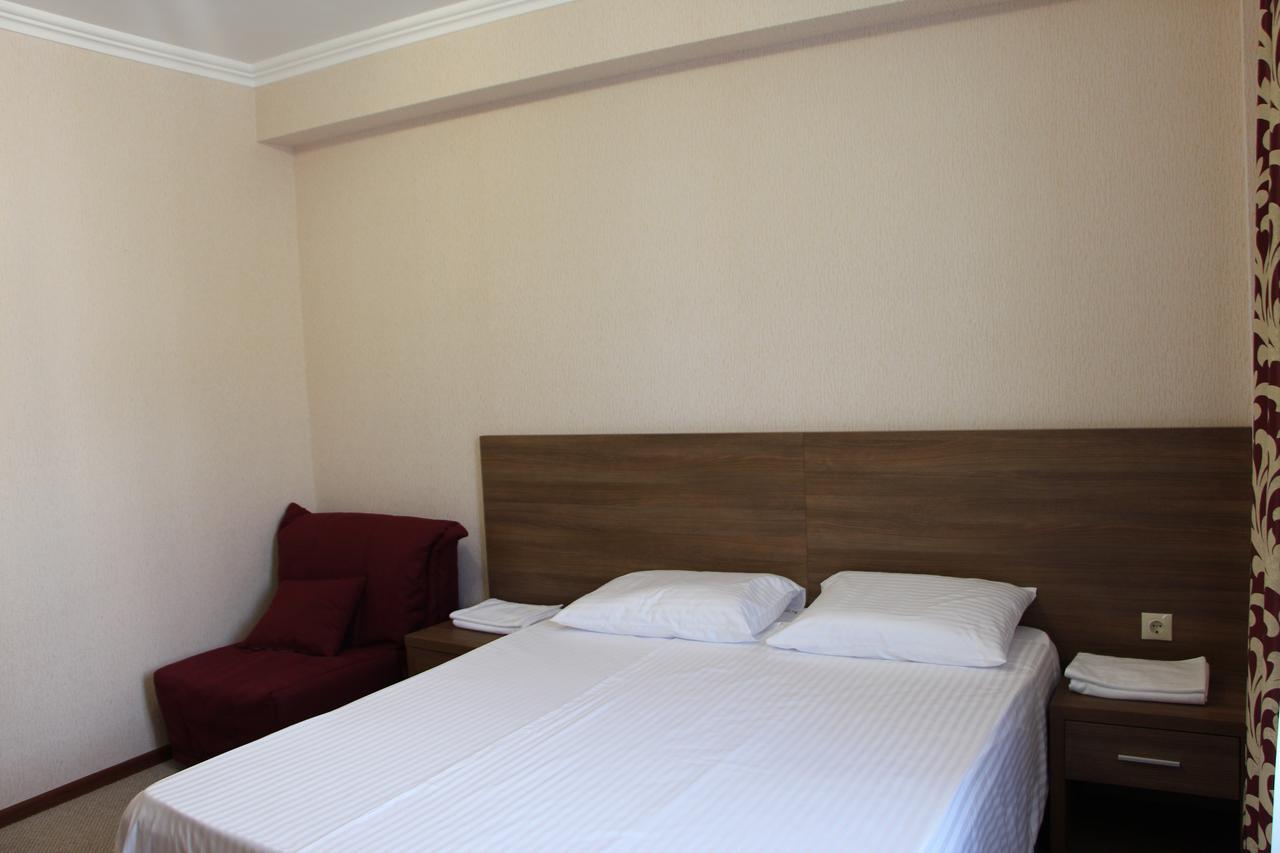 Hôtel Assir à Soukhoumi Extérieur photo