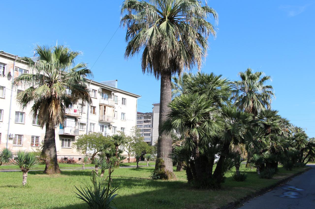 Hôtel Assir à Soukhoumi Extérieur photo