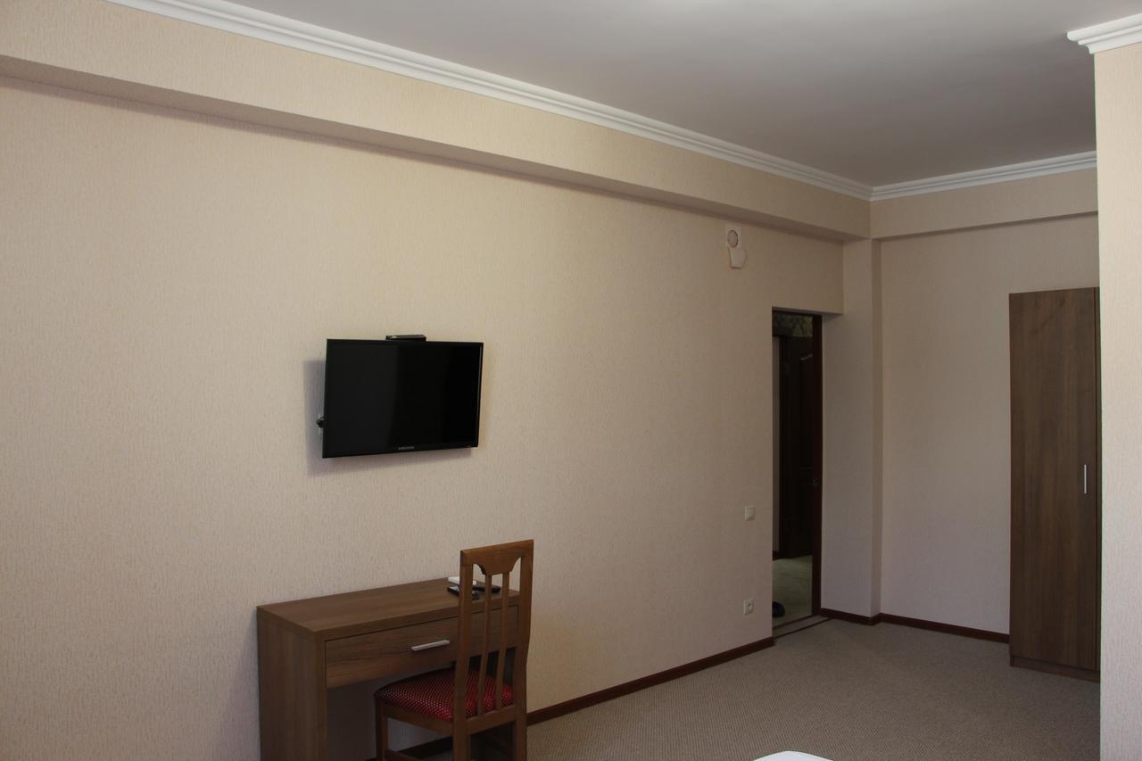 Hôtel Assir à Soukhoumi Extérieur photo