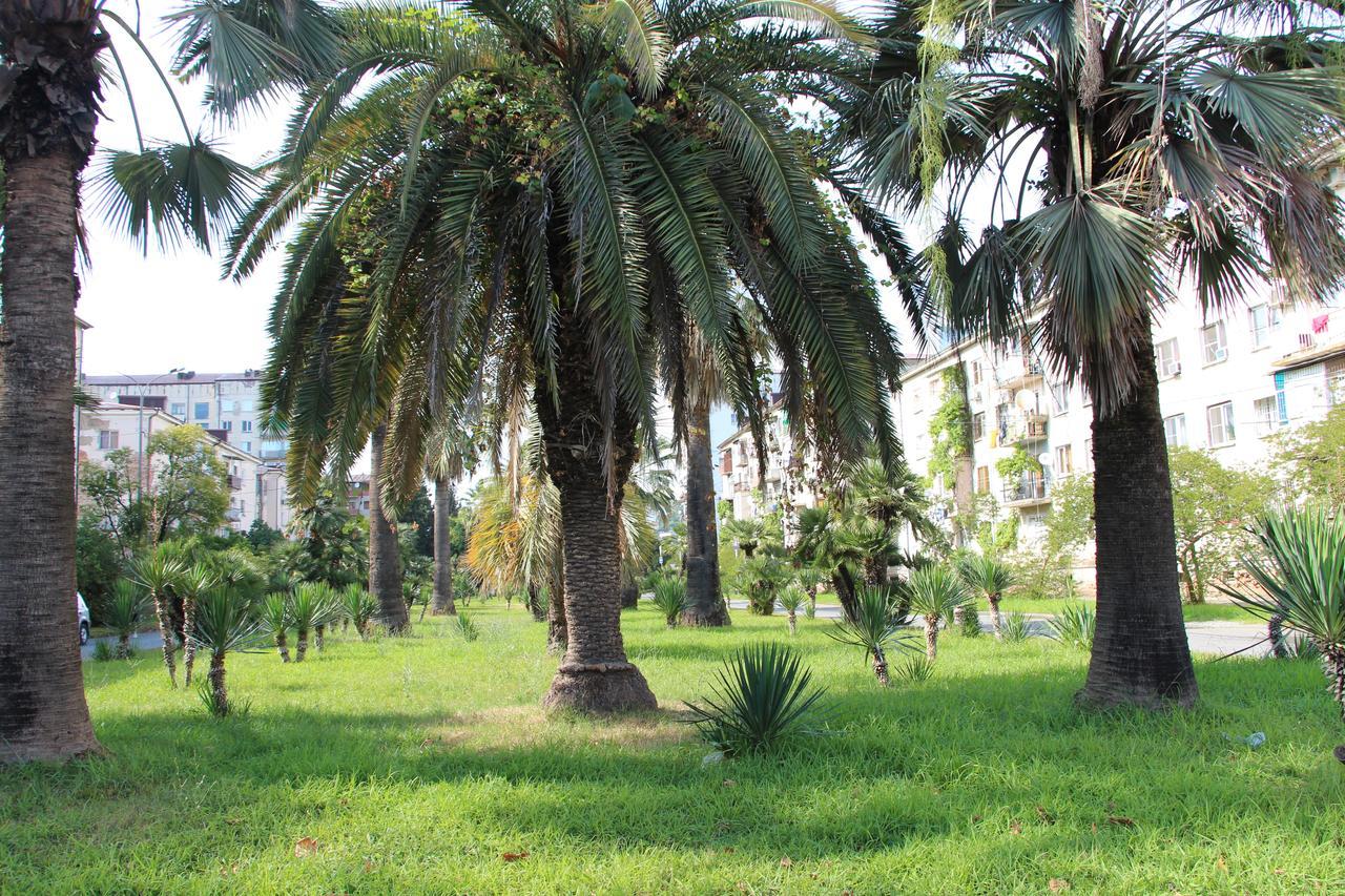 Hôtel Assir à Soukhoumi Extérieur photo