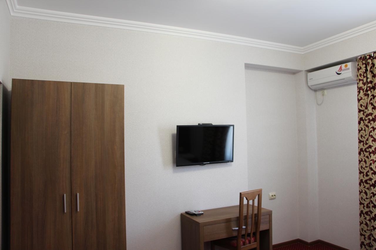 Hôtel Assir à Soukhoumi Extérieur photo