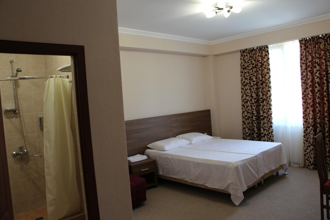 Hôtel Assir à Soukhoumi Extérieur photo